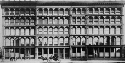 Amerikanischer Photograph um 1885: Ostseite des Broadway zwischen der 9th und 10th Street
