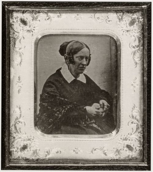Deutscher Photograph um 1845: Porträt der Dichterin Annette von Droste-Hülshoff