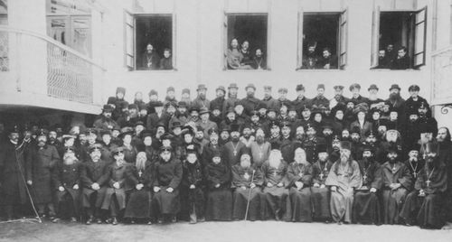Russischer Photograph um 1900: Seminarteilnehmer, ihre Lehrer und Besucher, St. Petersburg