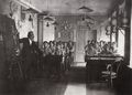 Russischer Photograph um 1890-1900: Unterricht in einer Druckerschule