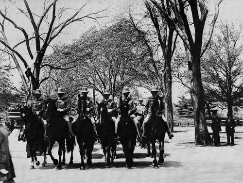 Amerikanischer Photograph um 1895: Wachwechsel im Central Park