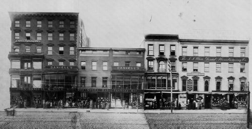 Amerikanischer Photograph um 1890: Westseite des Broadway zwischen der 8th und 9th Street
