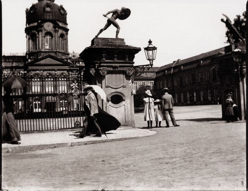 Zille, Heinrich: Berlin – Straen und Straenszenen, am Tor des Charlottenburger Schlosses