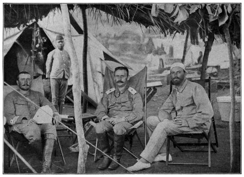 Peters mit Freiherrn von Pechmann und Hauptmann Johannes auf der Kilimandscharo-Expedition
