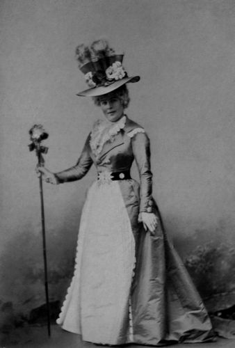 Nanda Keler im Faschingskostm (um 1898)
