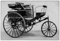 Abb. 27. Mein erster Serienwagen von 1888. 1,5 PS, 2 Geschwindigkeiten bis zirka 16 km/Std., damaliger Preis 3000 Mark