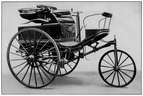 Abb. 27. Mein erster Serienwagen von 1888. 1,5 PS, 2 Geschwindigkeiten bis zirka 16 km/Std., ...