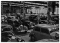 Abb. 30. Blick in eine der Fertigmontage-Hallen im Werk Untertürkheim der heutigen Daimler-Benz Aktiengesellschaft